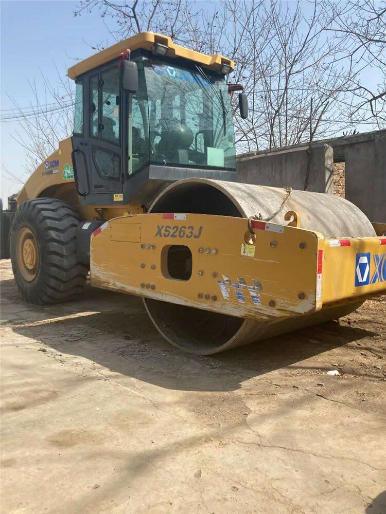 徐工26噸壓路機(jī)